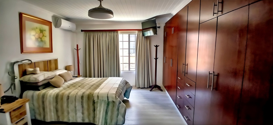 5 Bedroom Property for Sale in Langenhovenpark Free State